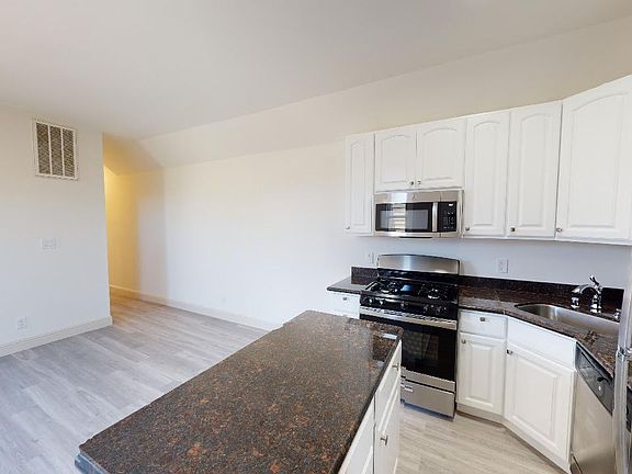 3rd image of 2708 A Bryant St