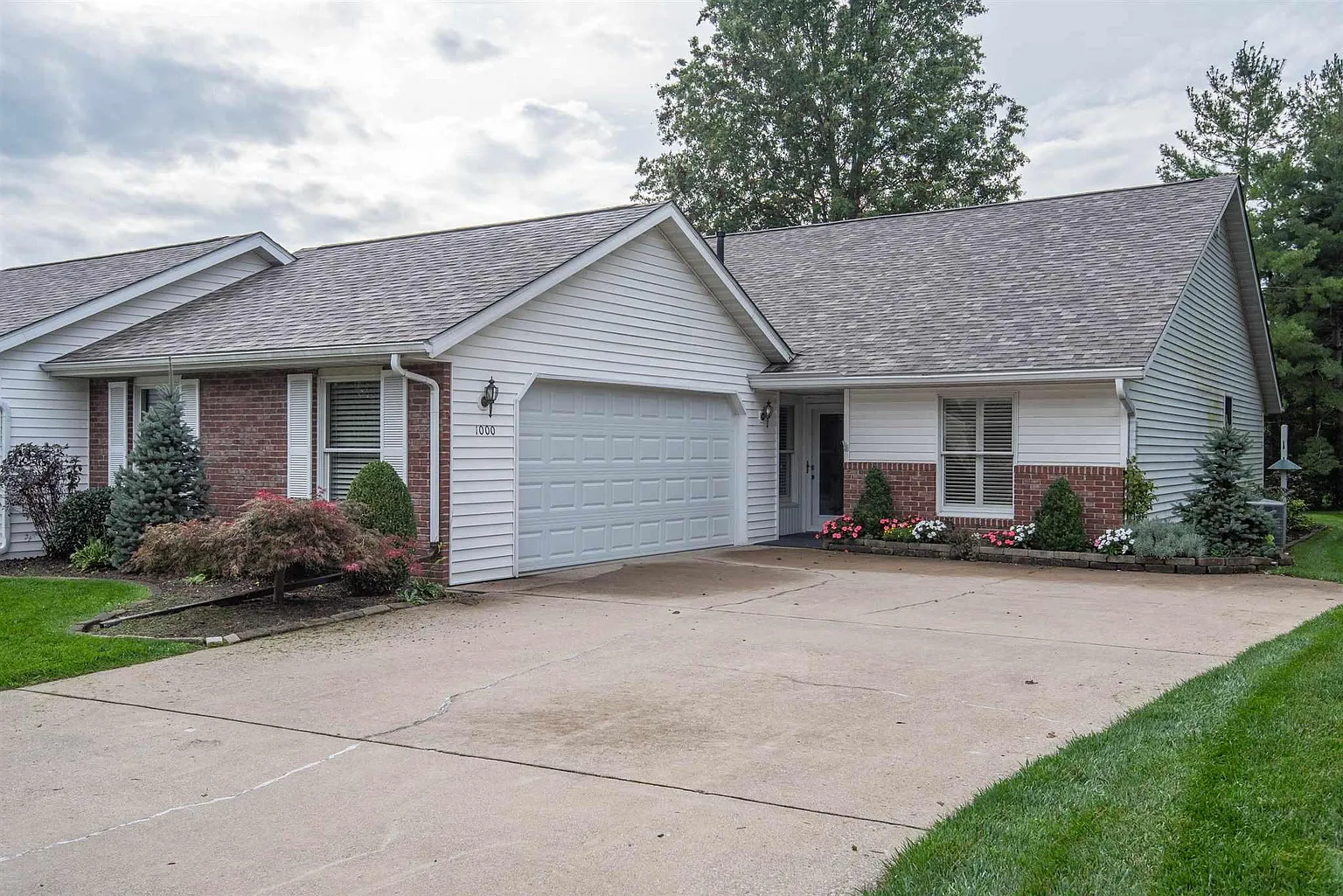 1000 E Heather Dr photo 1