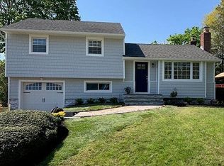 6 Marsak Ln, Syosset, NY 11791