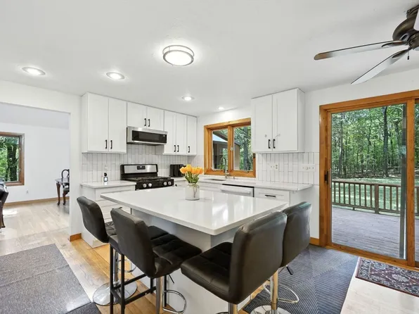 9 Valleywood Rd, Hopkinton, MA 01748