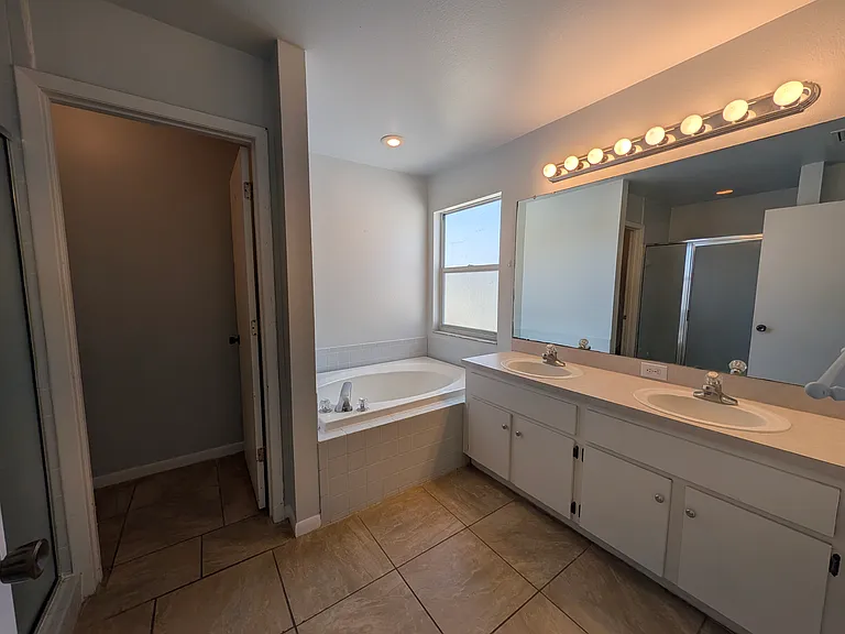 11435 Georgetown Cir — Photo 21