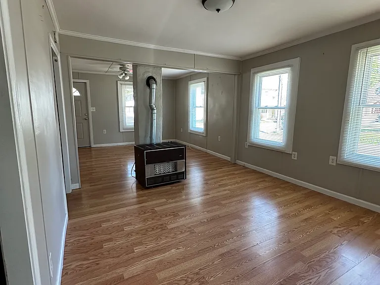 121 S Stokes St — Photo 3