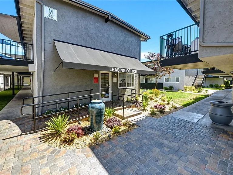 2701 W McFadden Ave — Photo 28