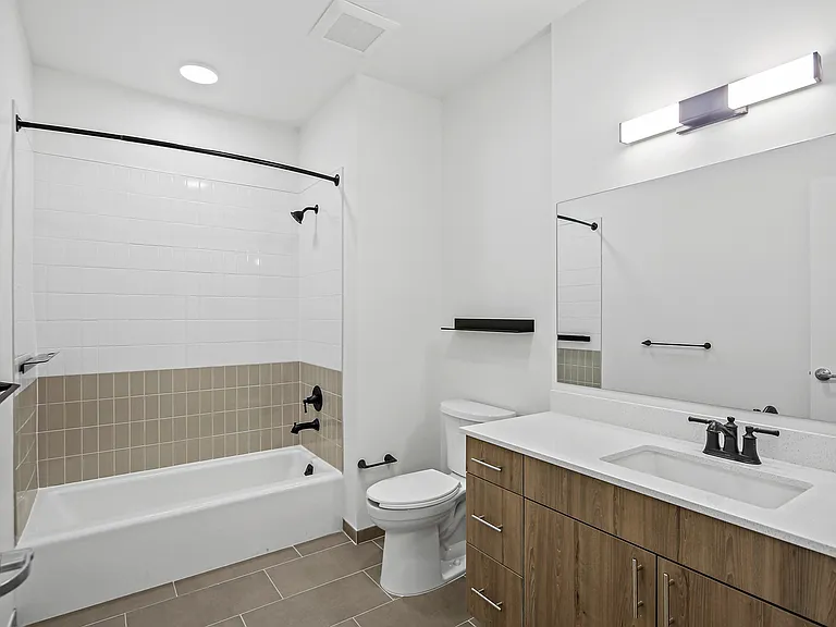 River House Apartments — Photo 37
