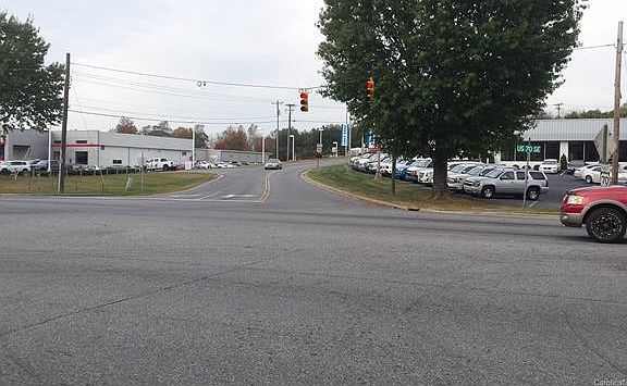 4th image of 1450 6th St SE