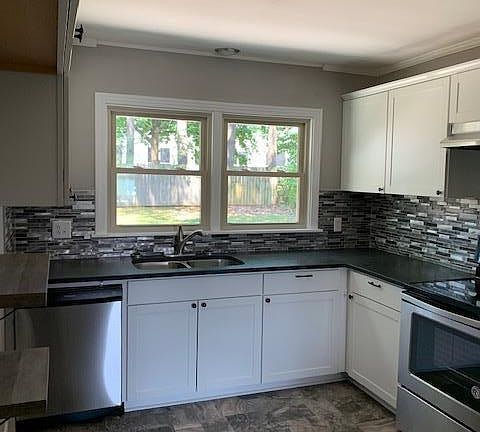 3rd image of 1319 Diana St