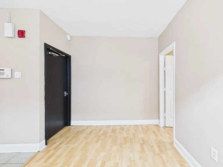 207 S 60th Street — Photo 8