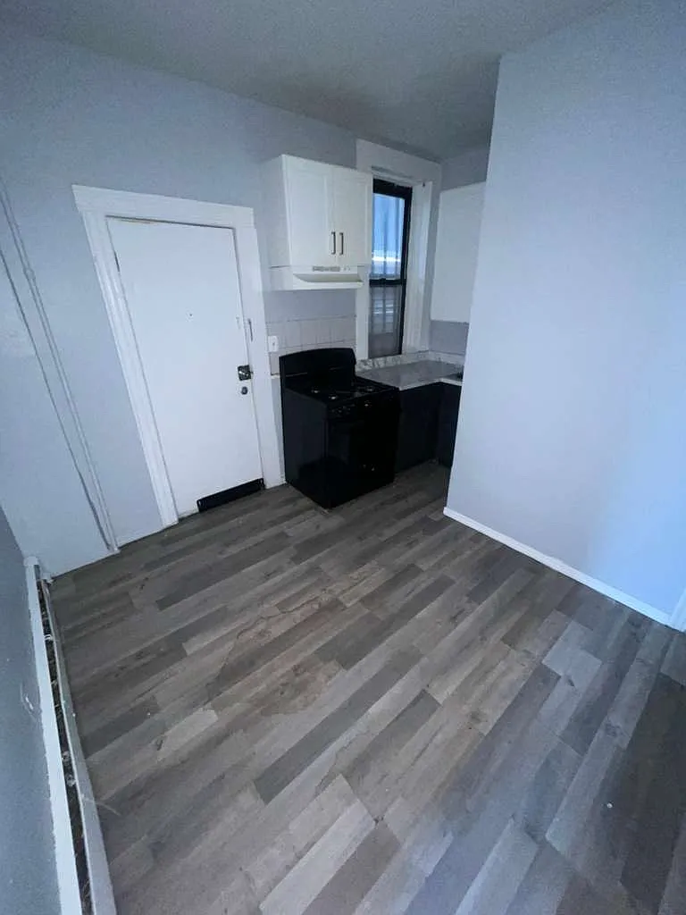 Building Photo - 137 3rd St #2L
