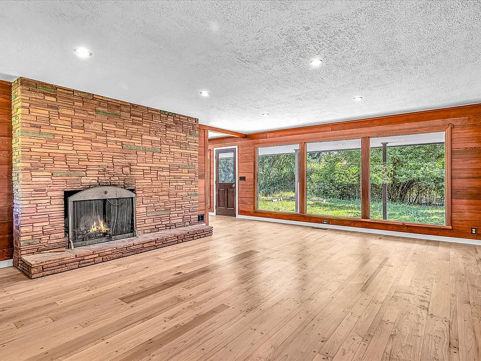 2030 NE 140th Ave