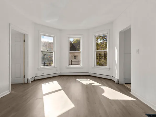 141 Crown St #2, Meriden, CT 06450