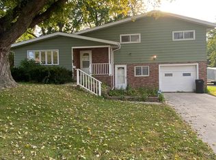 517 Hillcrest Dr, Spring Valley, MN 55975