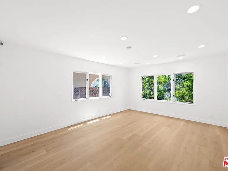 244 S Almont Dr — Photo 12