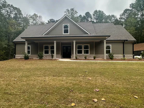 1032 Riverstone Dr, Social Circle, GA 30025