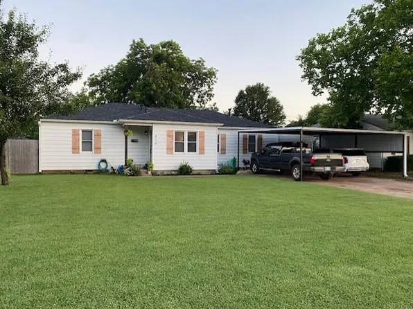 416 E Iowa St, Walters, OK 73572