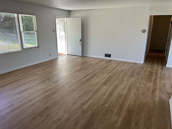5th image of 140 George Cir