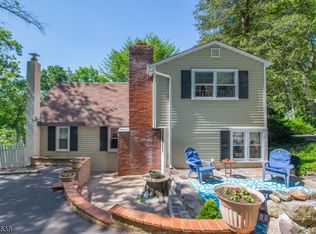 21 Lagoon Trl, Kinnelon, NJ