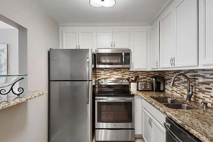 1 bed, 1.5 bath, 702 sqft, $1,650 — Photo 4