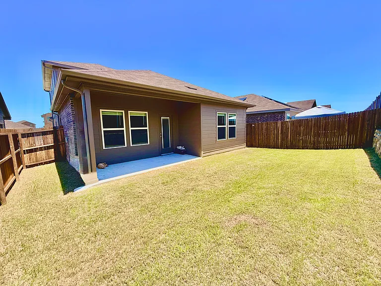 816 Country Rd — Photo 14