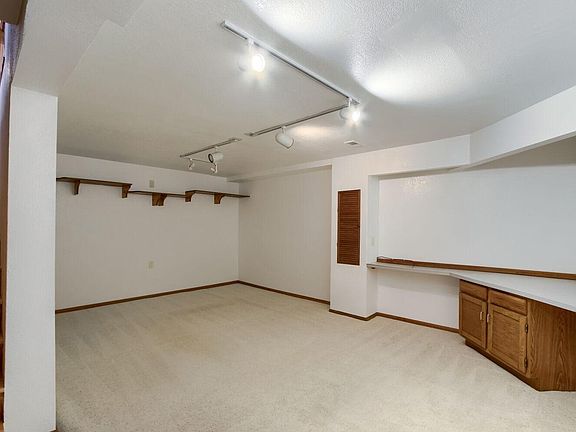 5th image of 661 W Chestnut Ct