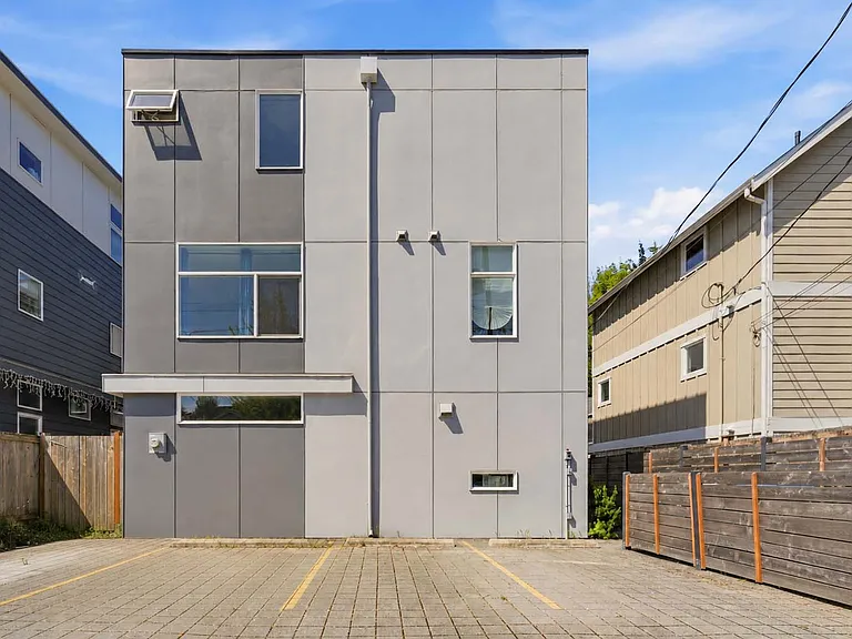5624 Fauntleroy Way SW #C — Photo 1
