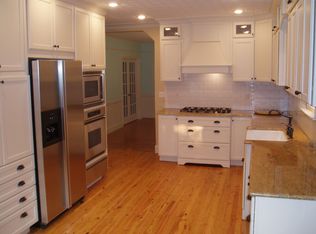 302 Country Club Rd, Chapel Hill, NC 27514