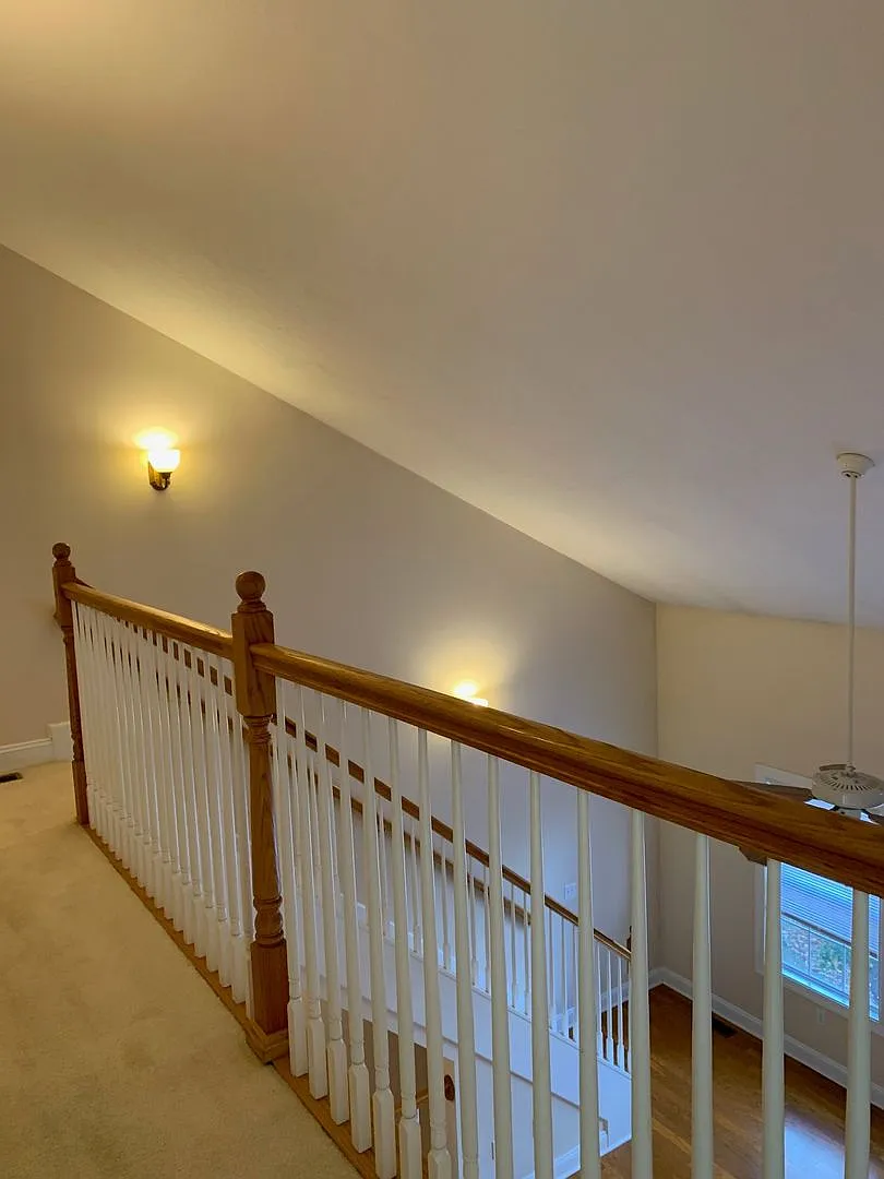 3 Bedroom 2 Bath Townhouse with 2 Car Garage — Photo 2