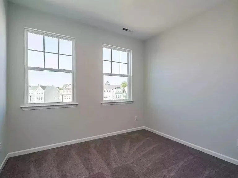 1009 Commack Dr — Photo 9