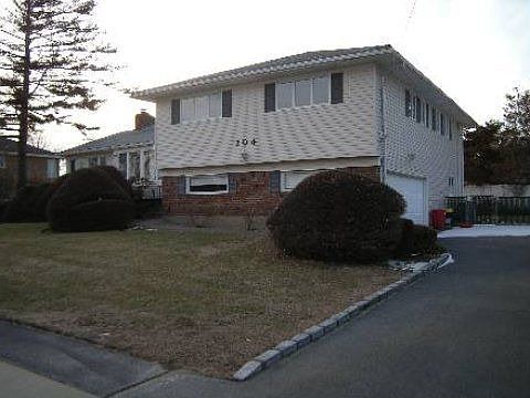 2nd image of 204 Riviera Dr W