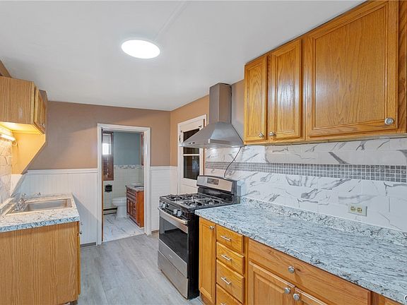4th image of 404 1st St