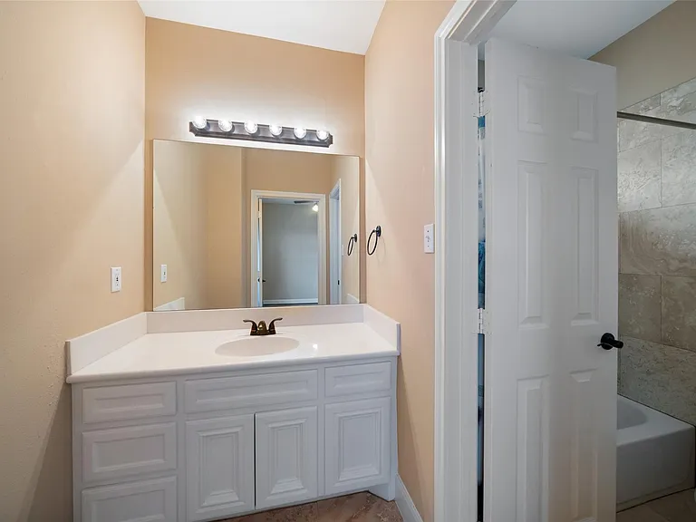 2438 Ripplewood Dr — Photo 24