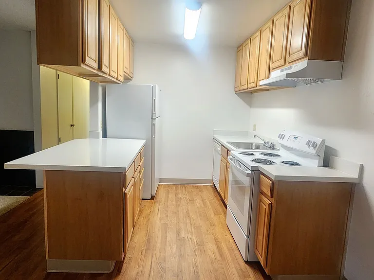 1740-1750 Hanover Dr — Photo 24