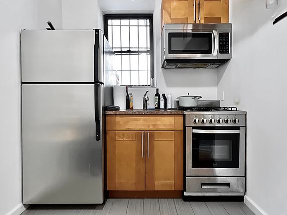 4th image of 166 W 83rd St #1H