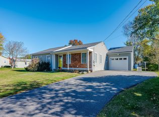 10 Crescent View Avenue, Cape Elizabeth, ME 04107