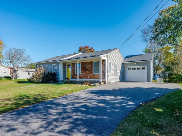 10 Crescent View Avenue, Cape Elizabeth, ME 04107