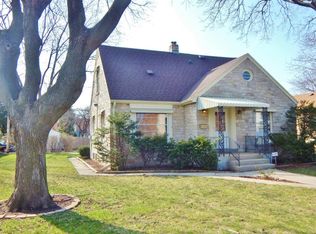 5251 N 26th St, Glendale, WI 53209