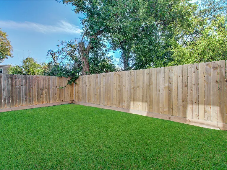 835 S Victory Dr — Photo 39