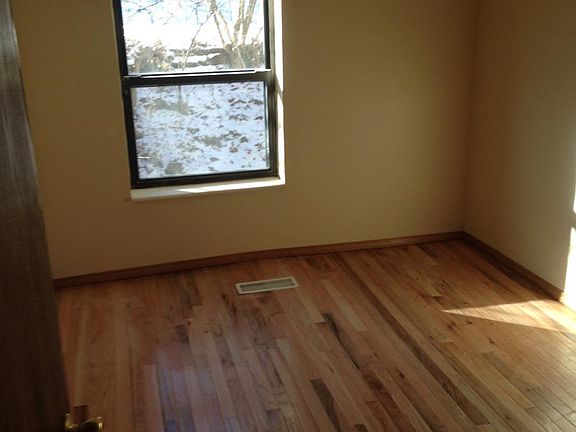 3rd image of 10703 Clarendon Ave