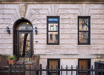 240 Warren Street in Cobble Hill