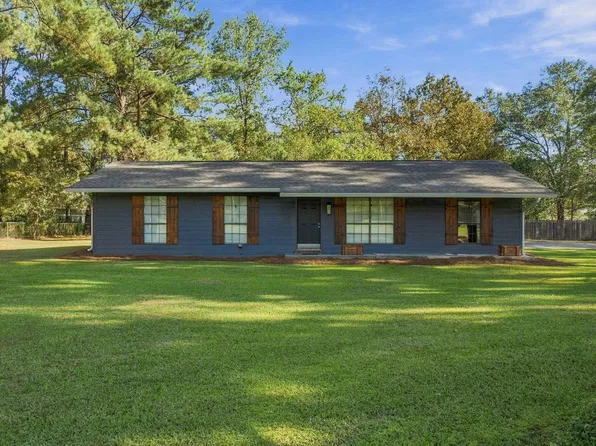 8 Matthews Rd, Laurel, MS 39443