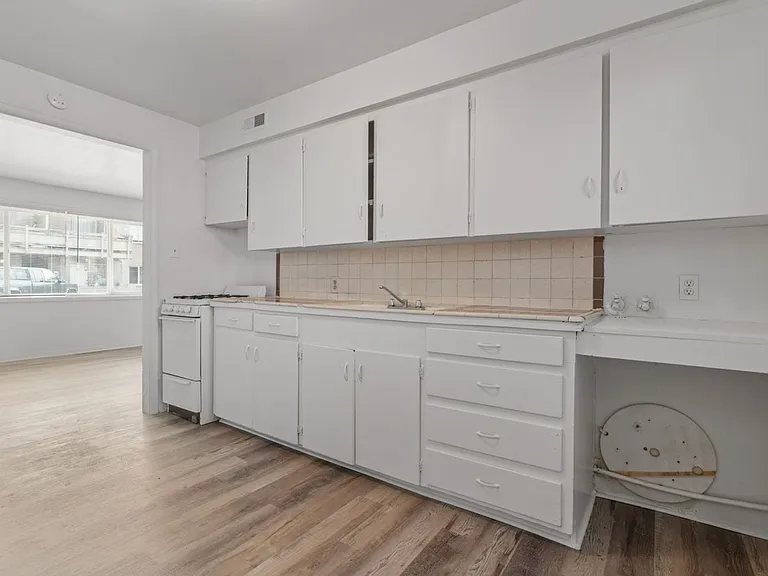 171 E 4500 S — Photo 26