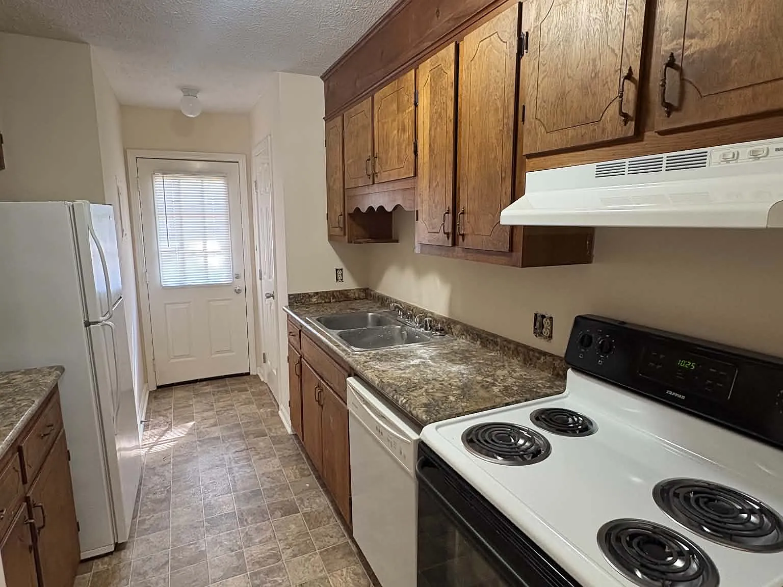 1610 Flanigan Ct - Unit 1 — Photo 4