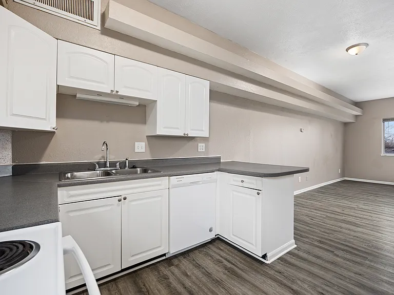 Sky Way Apartments — Photo 15