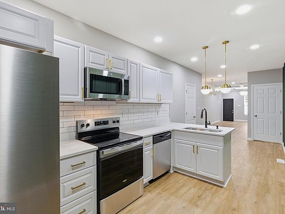 2nd image of 1134 N Fulton Ave