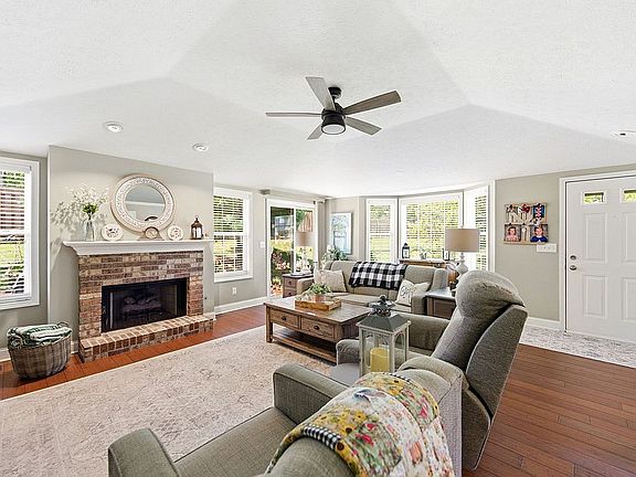 5th image of 18502 Woodhaven Dr