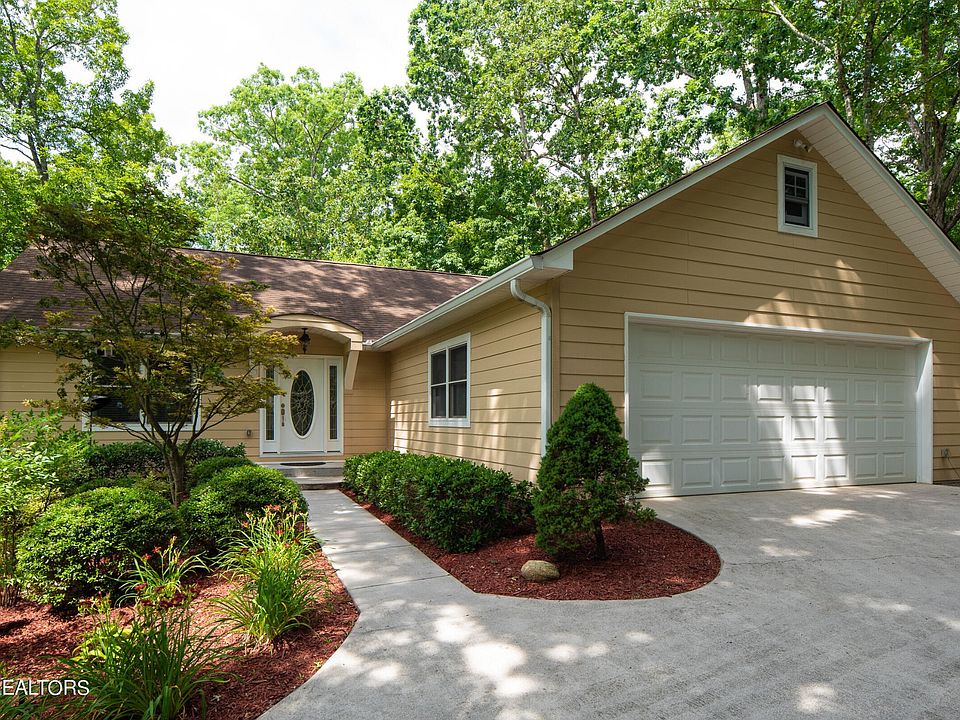 1st image of 272 Woodhaven Dr