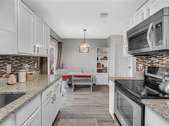4th image of 108 Centennial Dr