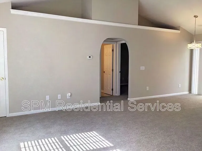 733 Grathwol Dr — Photo 3