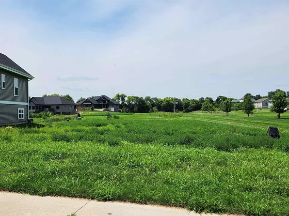 814 Capitol Dr, Dane, WI 53529