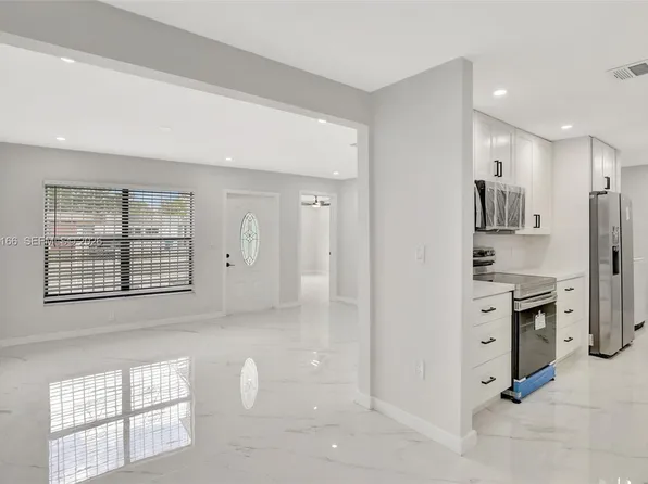 3916 NW 207th St, Miami Gardens, FL 33055