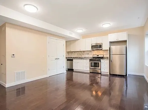 544 40th Street image 5 of 10